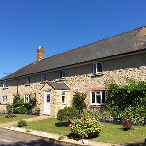 Bed and Breakfast Quiet Woman House Halstock Exterior photo