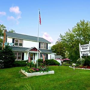 Willows Motel Williamstown Exterior photo