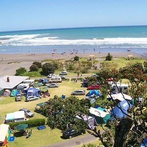 Hotel Opunake Beach Kiwi Holiday Park Exterior photo