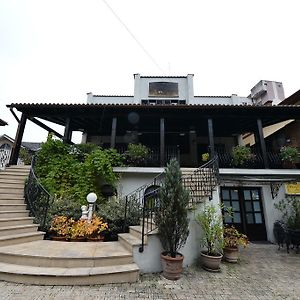 Hotel Pensiunea Antique Târgu Jiu Exterior photo