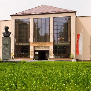 Pokoje Gościnne w Centrum Kultury Wsi Polskiej Wierzchoslawice Exterior photo