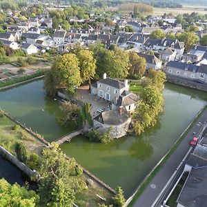 Bed and Breakfast Les Douves Onzain Exterior photo