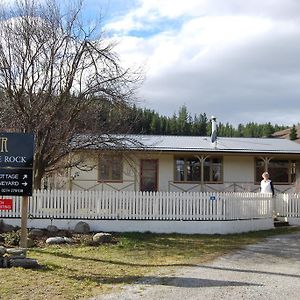 Judge Rock Exclusive Vineyard Cottage Accommodation Alexandra Exterior photo