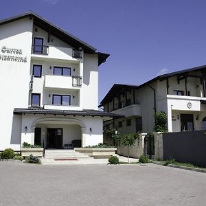 Hotel Curtea Bizantina Suczawa Exterior photo