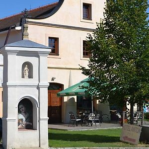 Hotel Anton Telcz Exterior photo