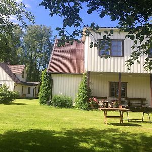 Willa Maenni Farm Holiday House Eoste Exterior photo