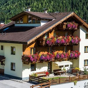 Hotel Pension Bergwelt Neustift im Stubaital Exterior photo