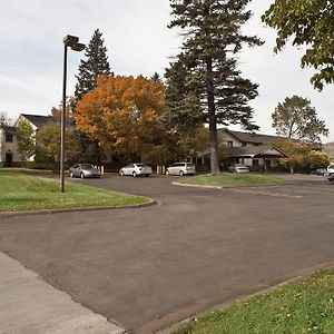 Hotel Super 8 By Wyndham Duluth Exterior photo