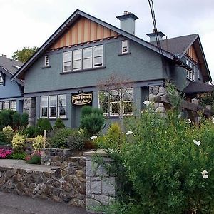 Bed and Breakfast Trutch Manor Victoria Exterior photo