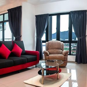 Lazy Traveler'S Suite By D Imperio Homestay George Town Exterior photo