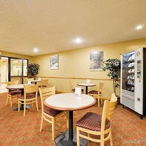 Americas Best Value Inn - East Syracuse Restaurant photo