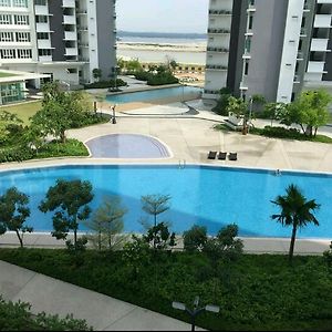 Tropez Residence Danga Bay Johor Bahru Exterior photo