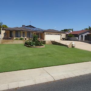 Bed and Breakfast Jennys Retreat Perth Exterior photo