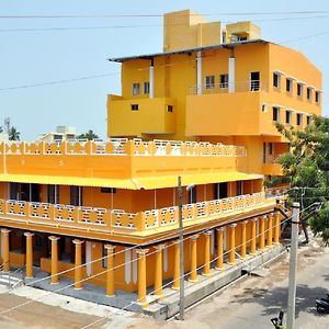 Hotel Anandhiram Heritage Karajkkal Exterior photo