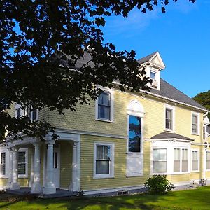 Bed and Breakfast Le Griffon Shediac Exterior photo