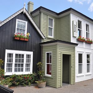 Bed and Breakfast Issey Manor New Plymouth Exterior photo