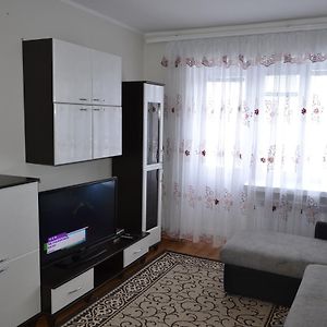 Apartment On Kniaziv Koriatovychiv 9 Kamieniec Podolski Exterior photo
