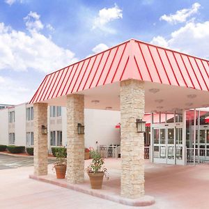 Hotel Ramada Plaza by Wyndham Chicago North Shore Exterior photo