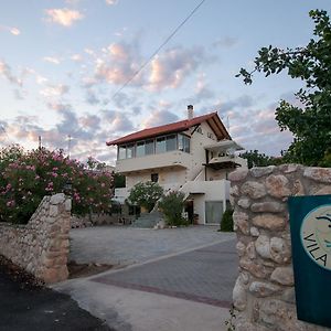 Hotel Vila Vivári Exterior photo