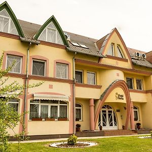 Hotel Harka Harkány Exterior photo