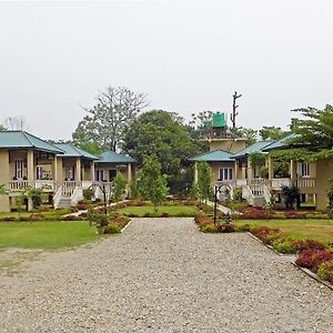 Hotel Tharu Mahal Sauraha Exterior photo