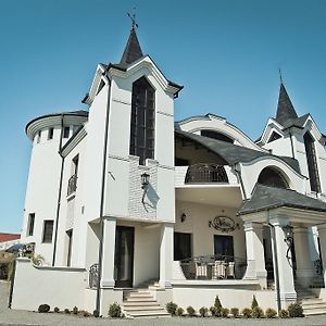 Hotel And Restaurant Velure Mukaczewo Exterior photo