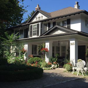 Bernard Gray Hall Bed And Breakfast Niagara-on-the-Lake Exterior photo