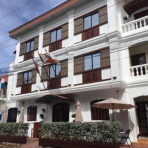 West Loch Park Hotel Vigan Exterior photo