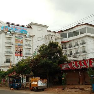 Hotel Venky Residency Kākināda Exterior photo