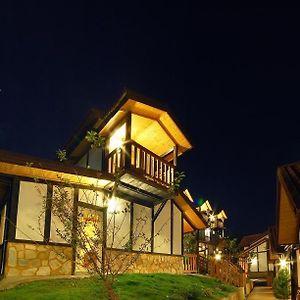 Sea Of Clouds Vacation Villa Nantou Exterior photo