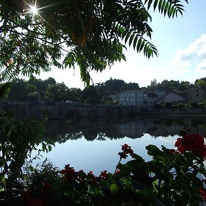 Bed and Breakfast Maison Du Magnolia Confolens Exterior photo