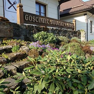 Hotel Gościniec Dworski w Ropie Ropa Exterior photo