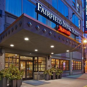 Fairfield Inn & Suites By Marriott Milwaukee Downtown Exterior photo