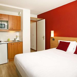 Aparthotel Sejours & Affaires Geneve Saint Genis Exterior photo