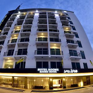 Roomz Hotel Seria Exterior photo