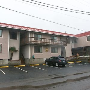 Tradewinds Motel Rockaway Beach Exterior photo