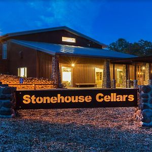 Bed and Breakfast Bed And Barrel At Stonehouse Cellars Clearlake Oaks Exterior photo
