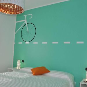 Lo Scoiattolo Piedmont Bike Hotel Pralormo Exterior photo