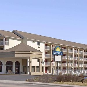 Days Inn By Wyndham Apple Valley Pigeon Forge/Sevierville Exterior photo