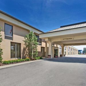 Hotel Baymont By Wyndham Southfield/Detroit Exterior photo