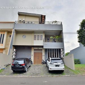 Casa Vanda Guesthouse Serpong Exterior photo