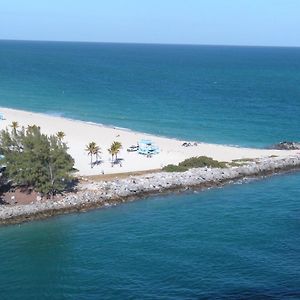 Aparthotel One Bal Harbour Ritz Bal Harbour Exterior photo