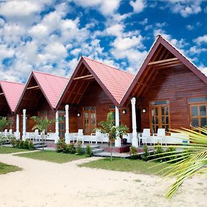 Elegant Green Beach Resort Trikunamalaja Exterior photo