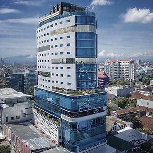 Hotel Melia Makasar Exterior photo