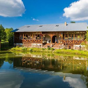 Hotel Міжгорянка Verkhnyaya Stynava Exterior photo