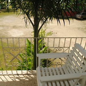 Hotel Bluefields On The Bay Exterior photo