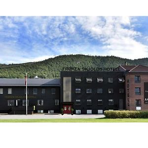 Froken Skjolds Hotel Lyngengarden Mosjøen Exterior photo