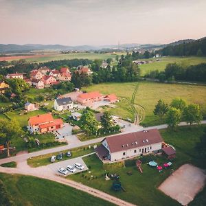 Hotel Penzion Na Podlesi Ve Zlate Korune Zlatá Koruna Exterior photo