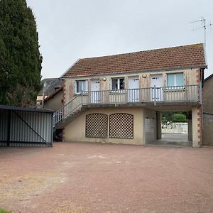 Hotel Le Saint Pierre Chemille-en-Anjou Exterior photo