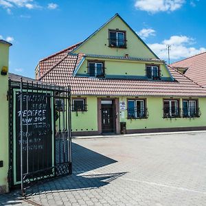 Hotel Penzion Eden Znojmo Exterior photo